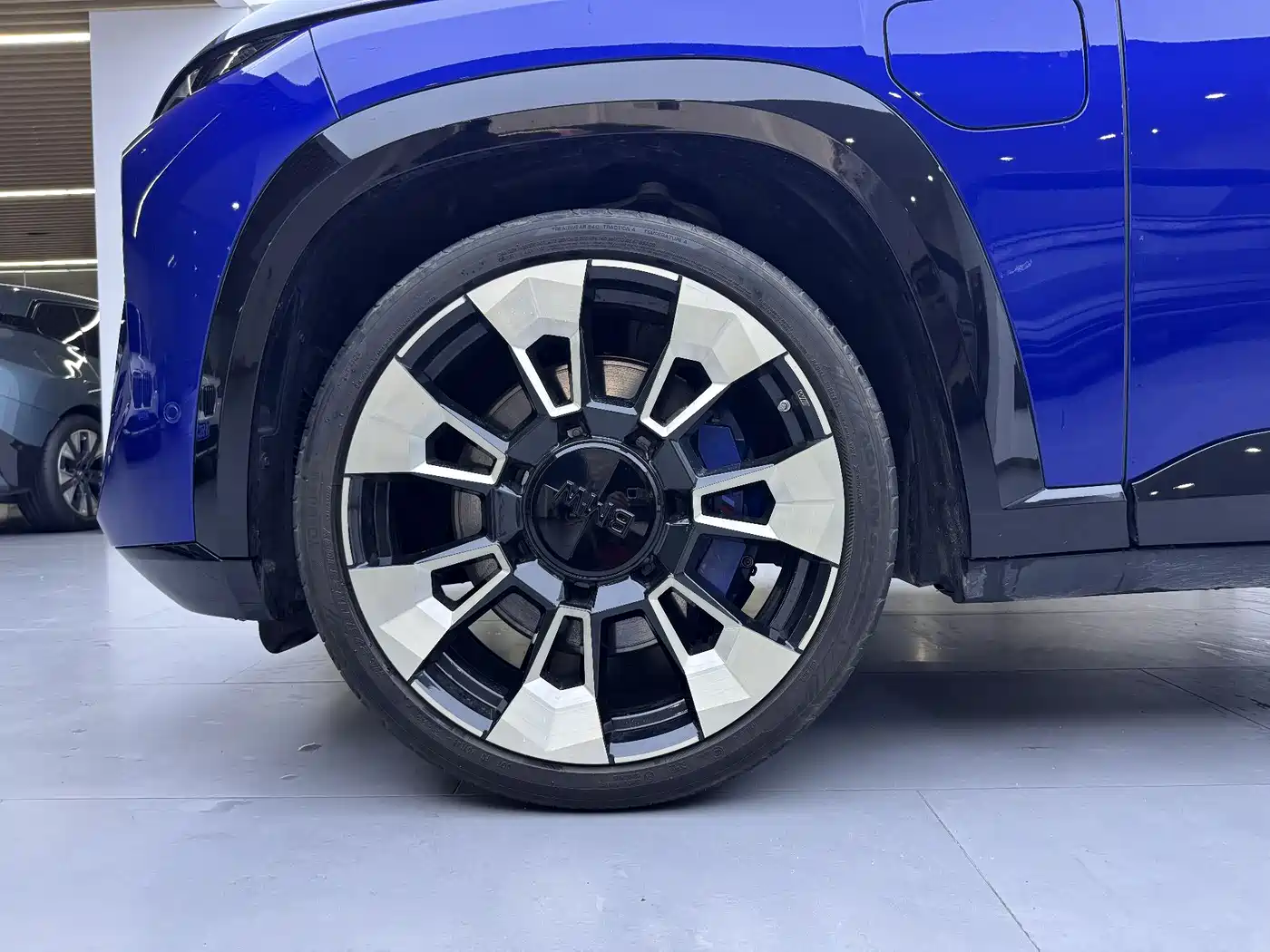 BMW XM 2023 Model Base фото 9