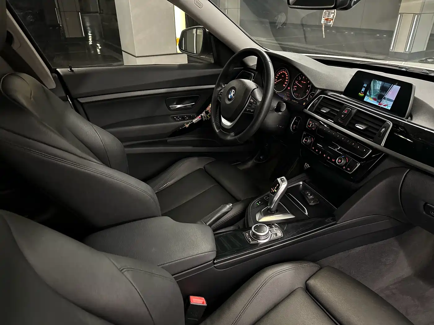 BMW 3 Series GT 2018 320i Fashion фото 26