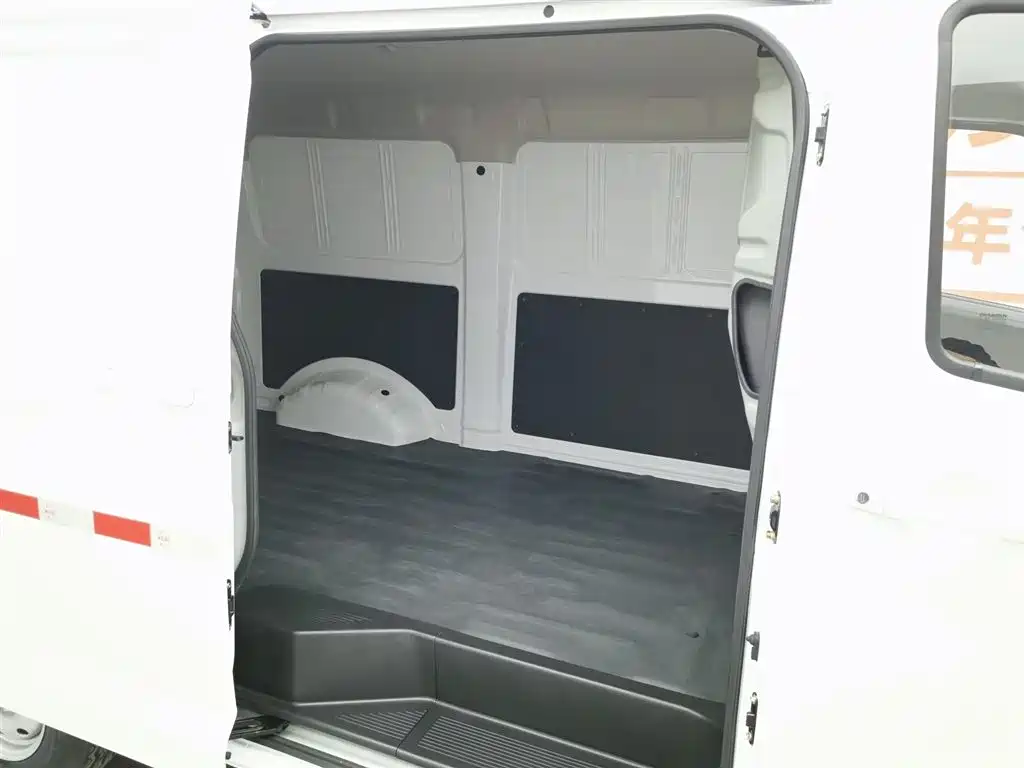 CHANGAN CHANGAN RUIXING EM60