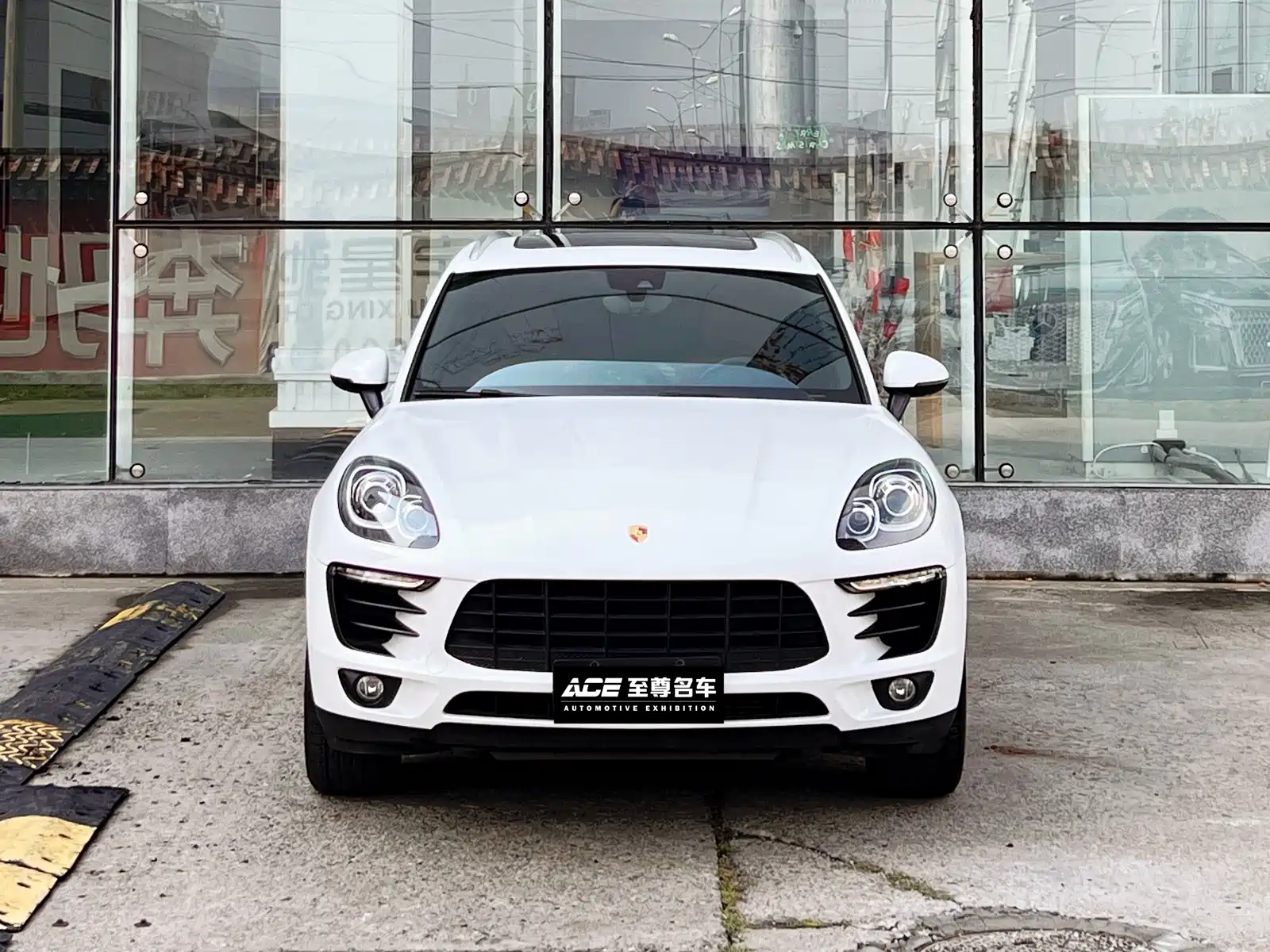 Фото 2 - Porsche Macan