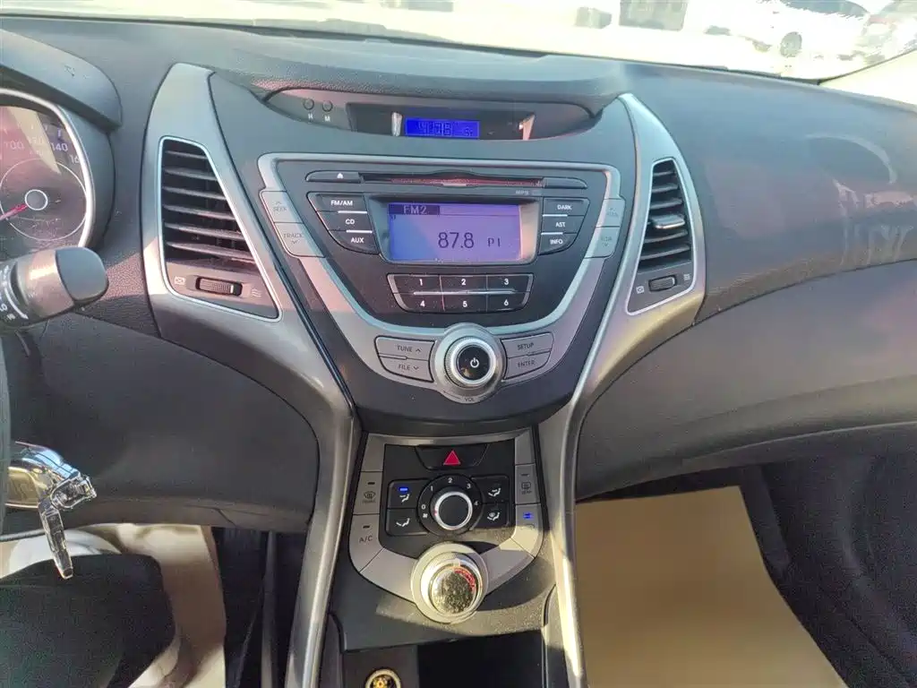 Hyundai Langdong 2015 1.6L Manual Trend фото 8