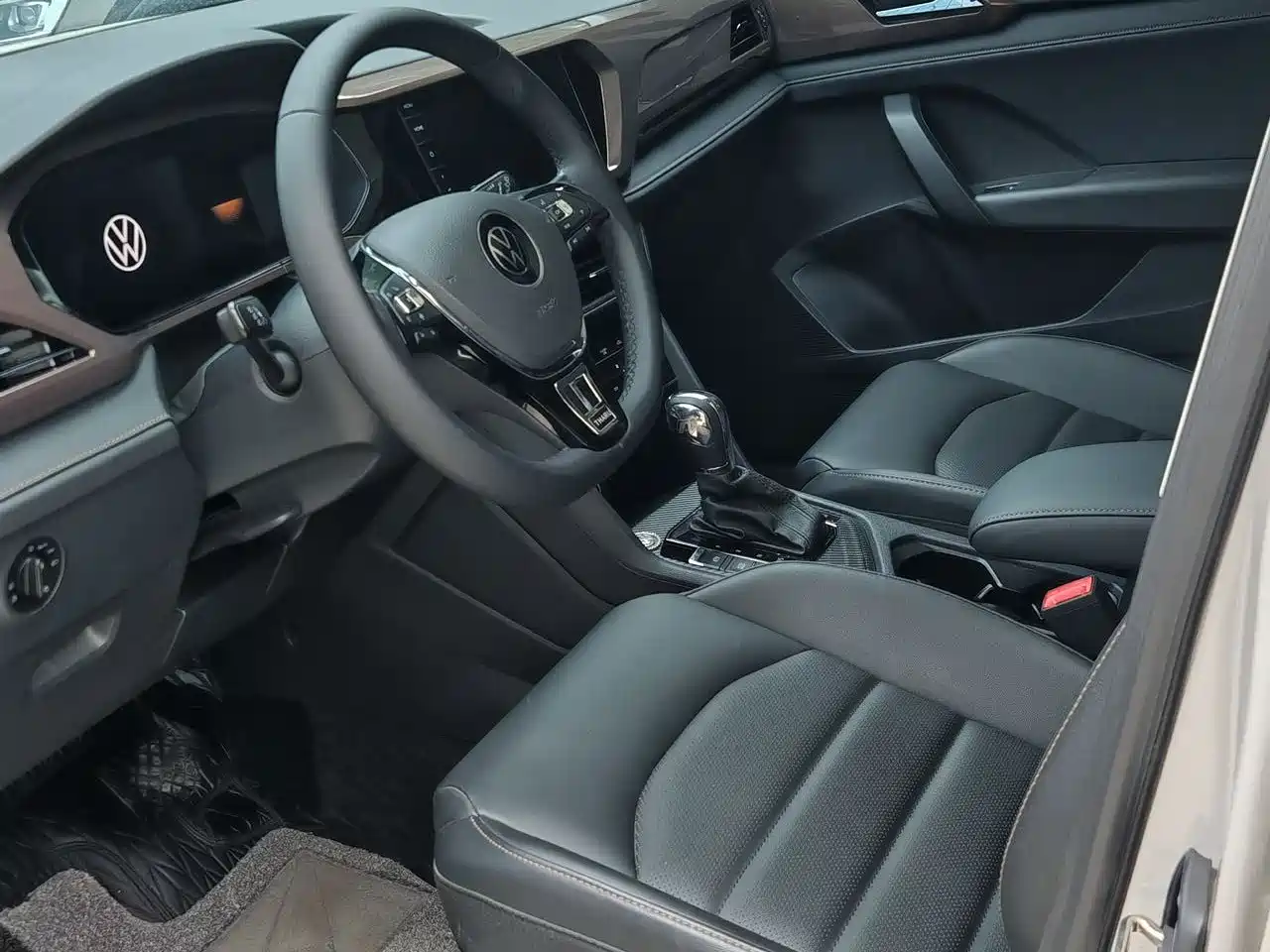 Volkswagen Tharu 2022 280TSI FWD Luxury Edition фото 7