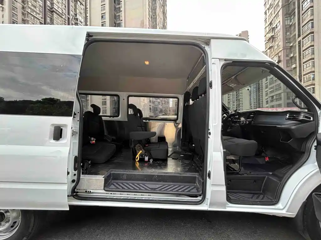 Jiangling JMC Fushun 2025 2025 Model 2.0T 6MT Diesel Medium Wheelbase Medium Roof Commercial MPV 7 Seats