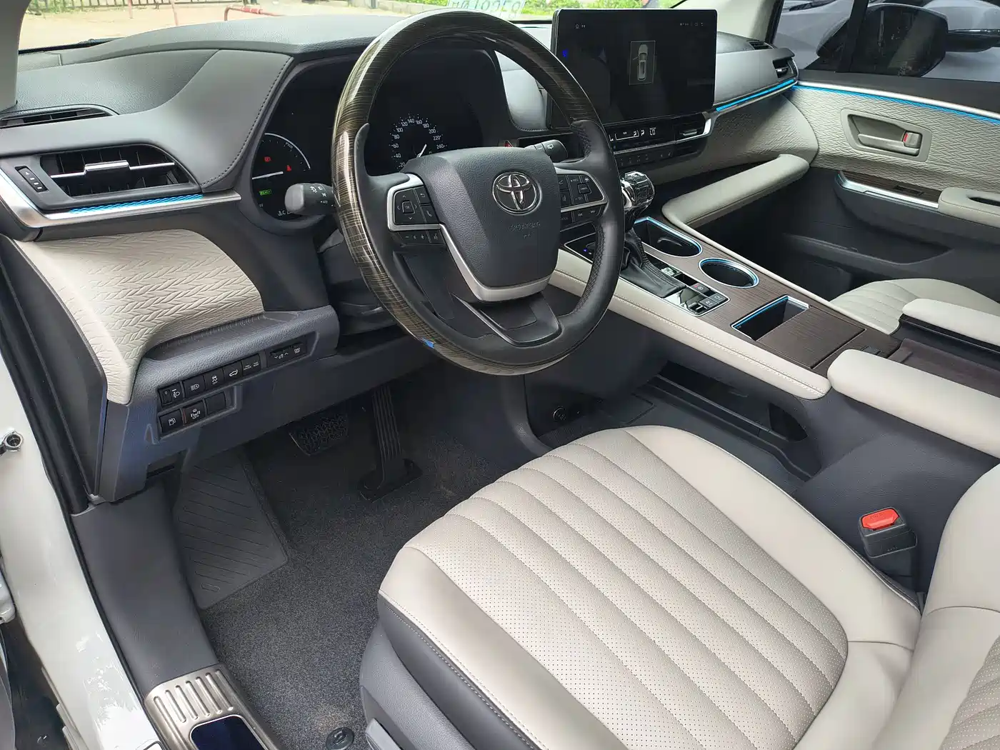 Toyota Sienna 2023 2.5L Hybrid Comfort Edition фото 12