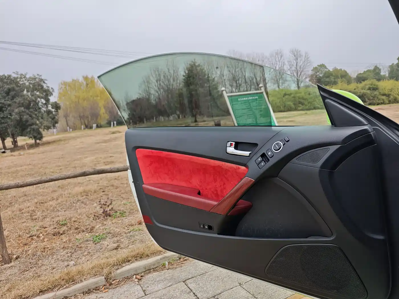 Hyundai Genesis Coupe 2009 2.0T Automatic Elegant Edition фото 7