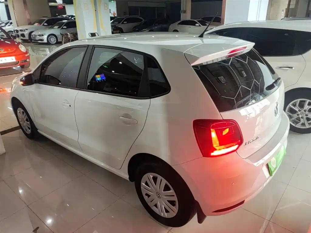 Volkswagen Polo 2016 1.4L Automatic Trend фото 5