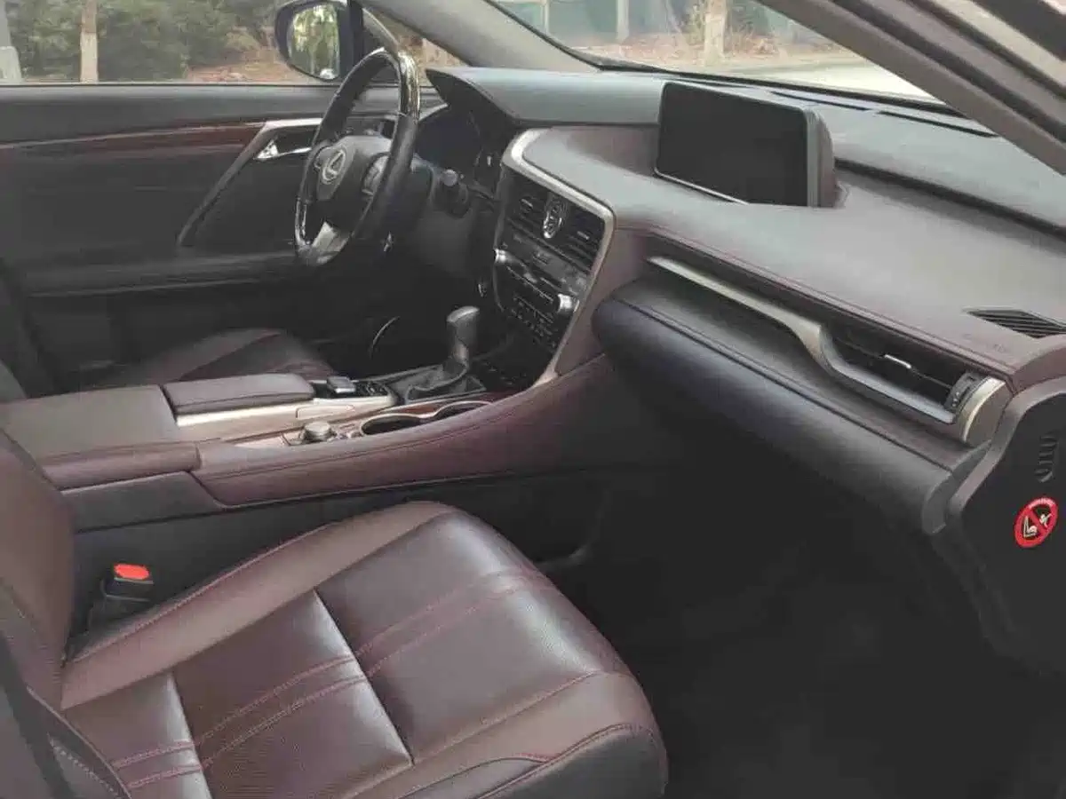 Фото 3 - Lexus RX