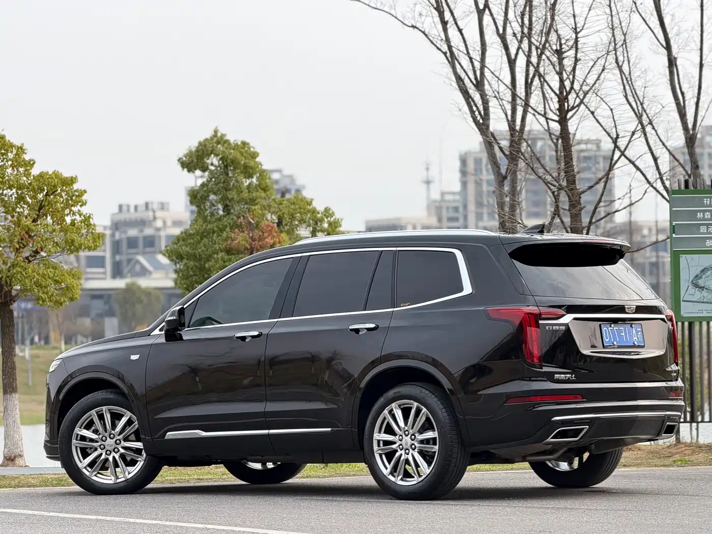 CADILLAC XT6