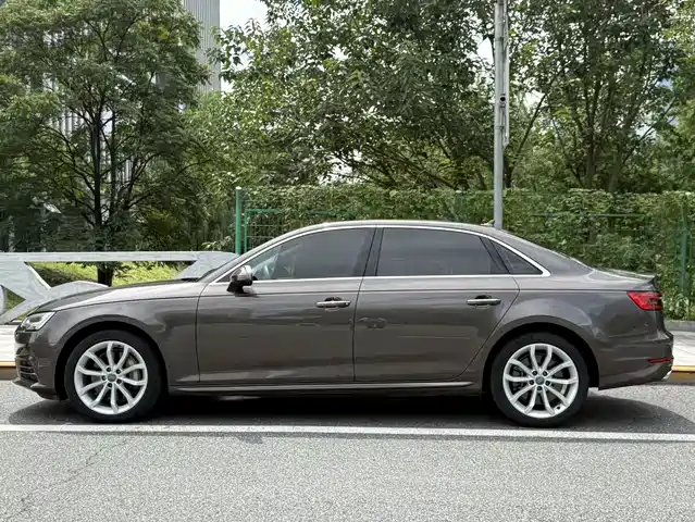 Audi A4L 2017 Plus 45 TFSI quattro Style — фото 3
