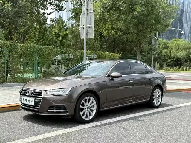 Audi A4L 2017 Plus 45 TFSI quattro Style — фото 1