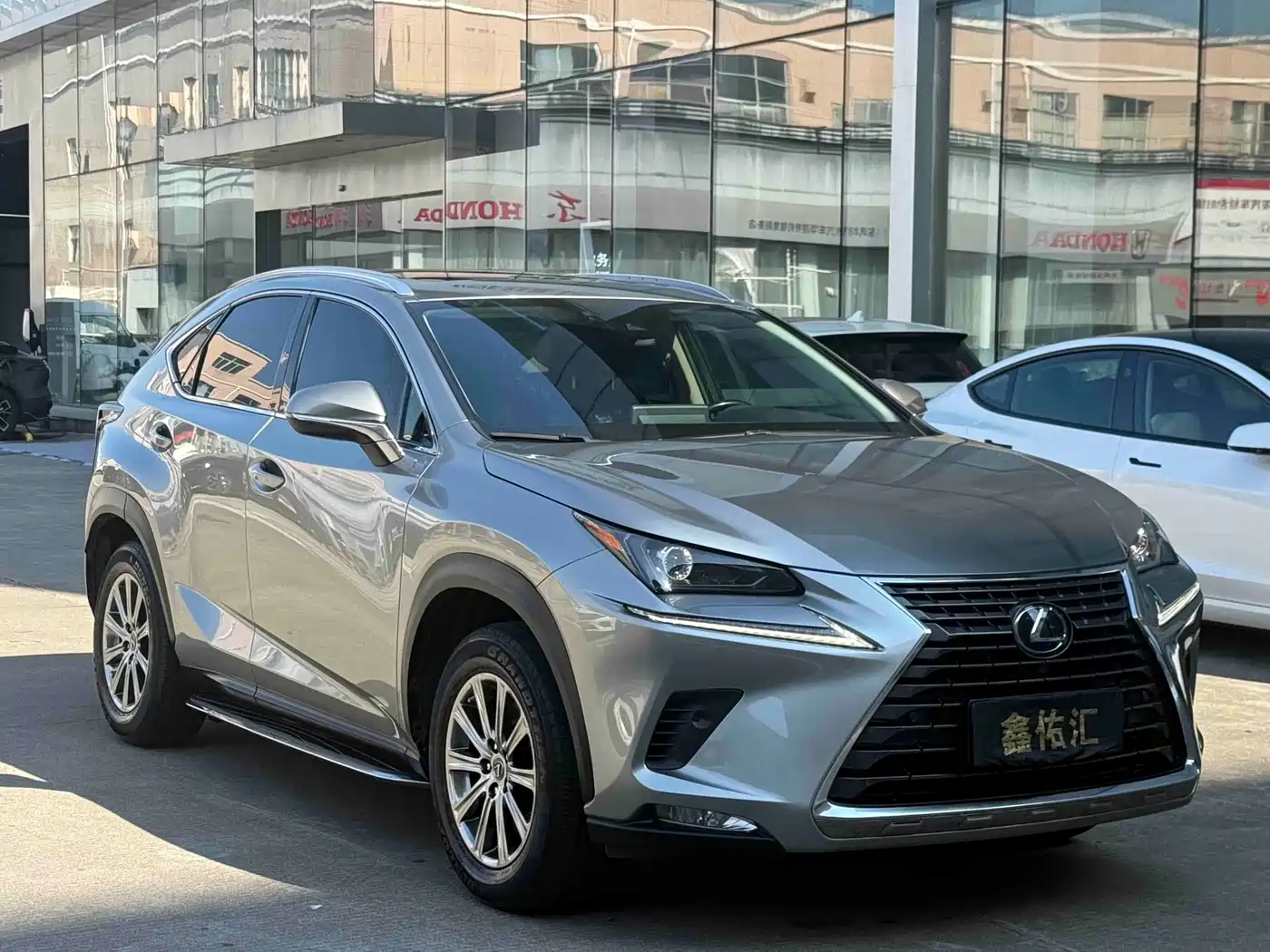Фото 1 - Lexus NX