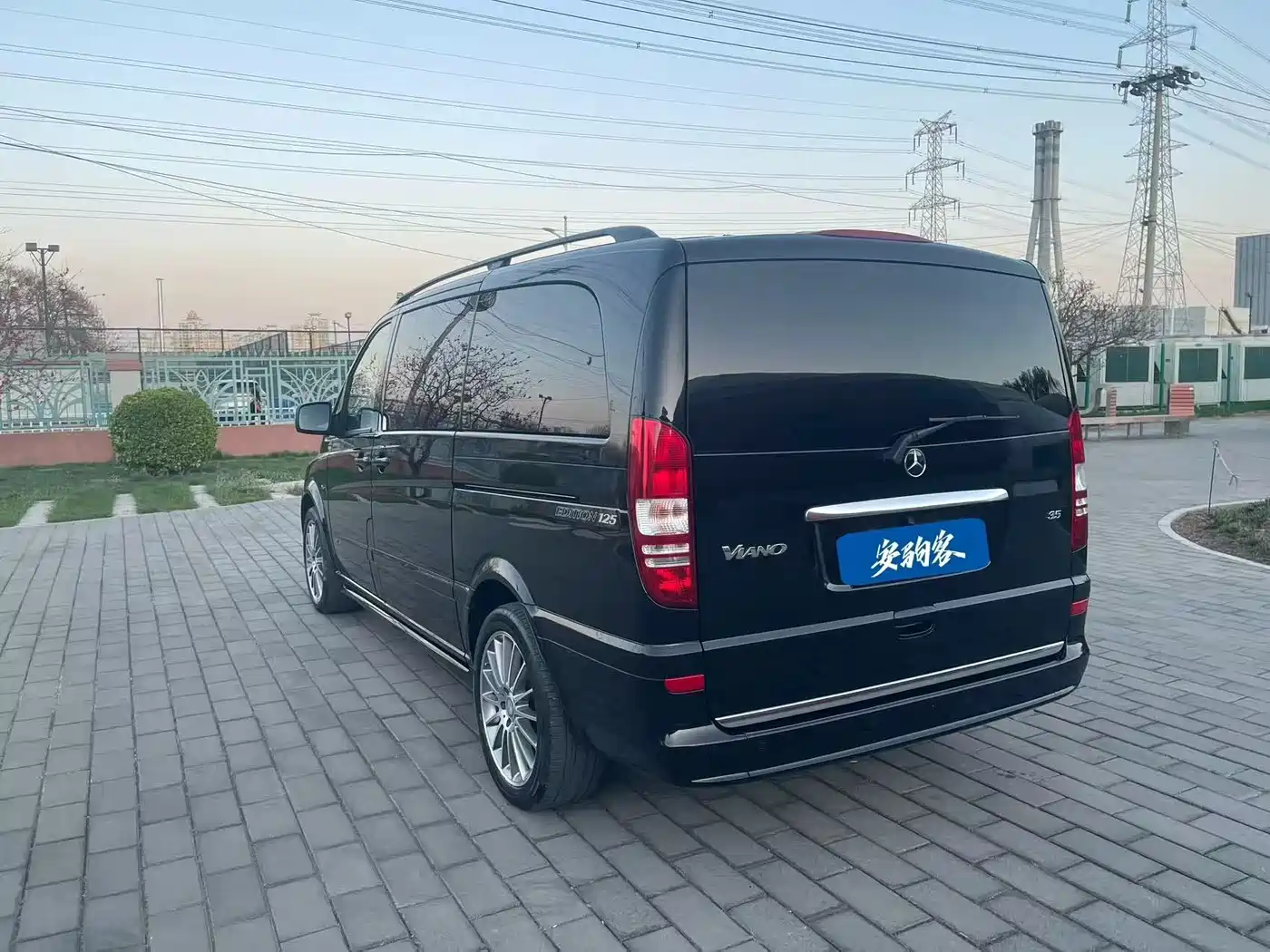 Mercedes-Benz Viano (Import) 2011 3.5L 125th Anniversary Edition 7-Seater фото 6