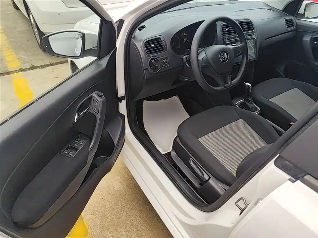 Volkswagen Polo 2018 1.5L Auto Safe Drive фото 16