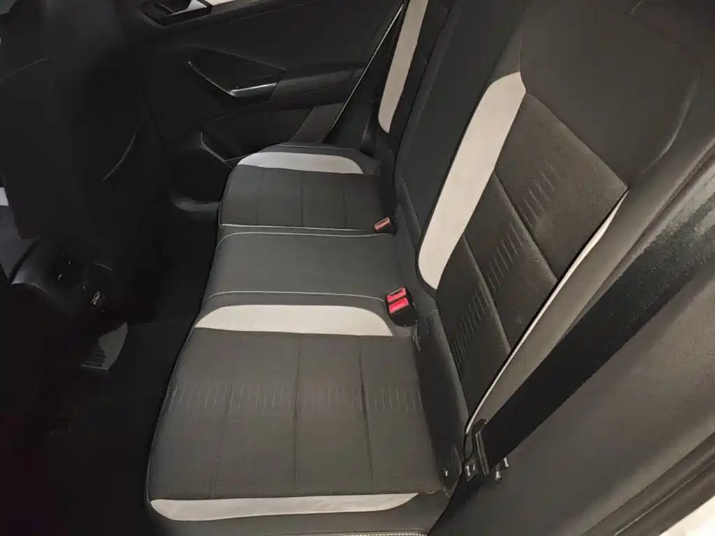 VOLKSWAGEN T-ROC EXPLORING SONGS