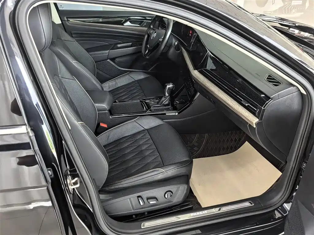 Volkswagen Passat 2019 330TSI Luxury Edition China VI фото 16