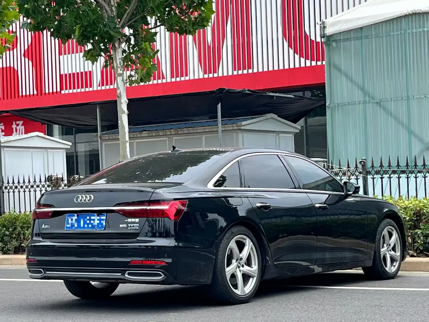 Фото 9 - Audi A6L