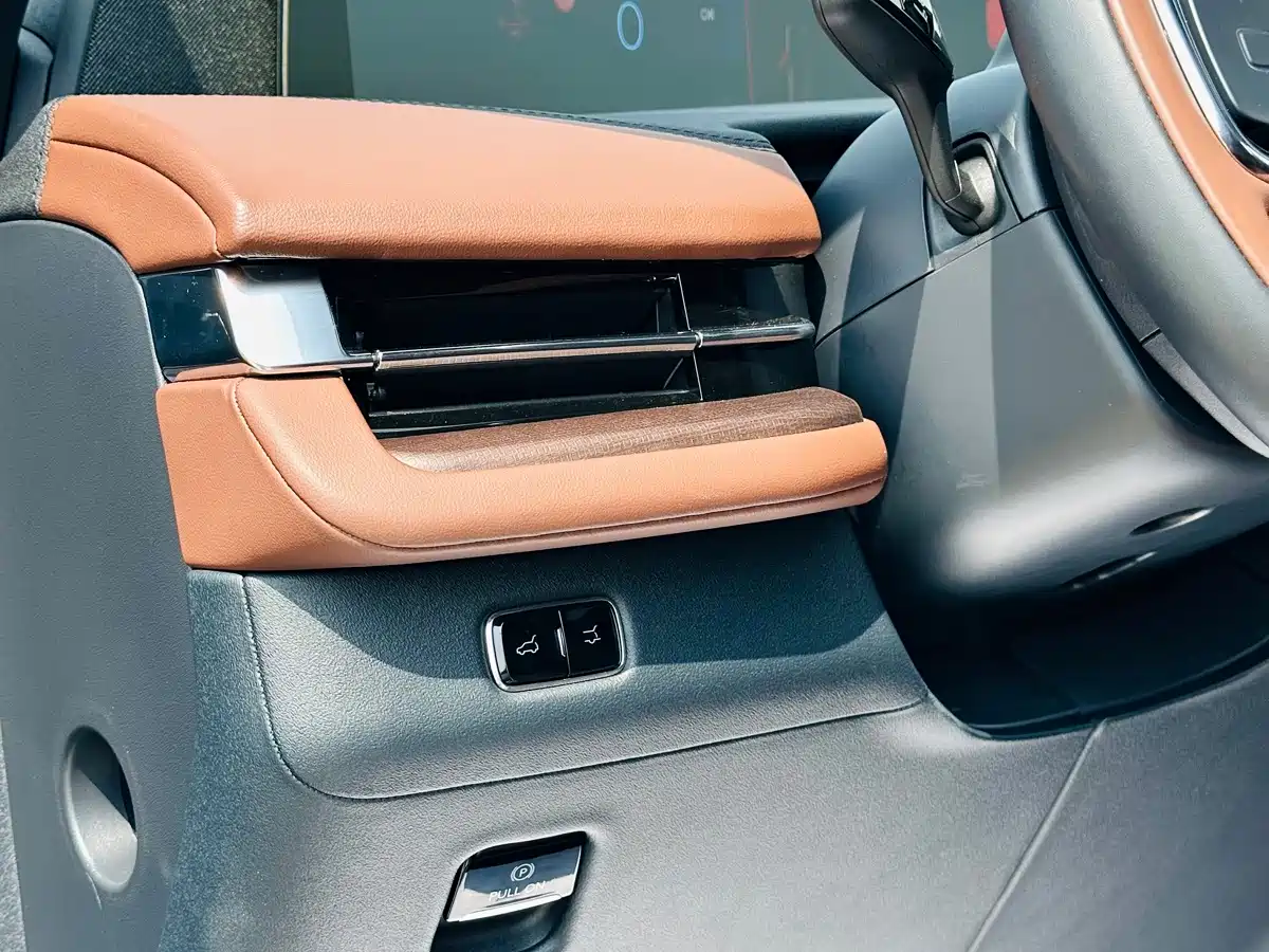 Фото 16 - Lincoln Navigator