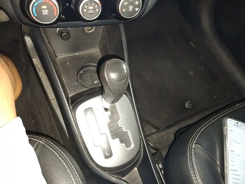 Kia K2 2017 2015 Sedan 1.4L AT GLS