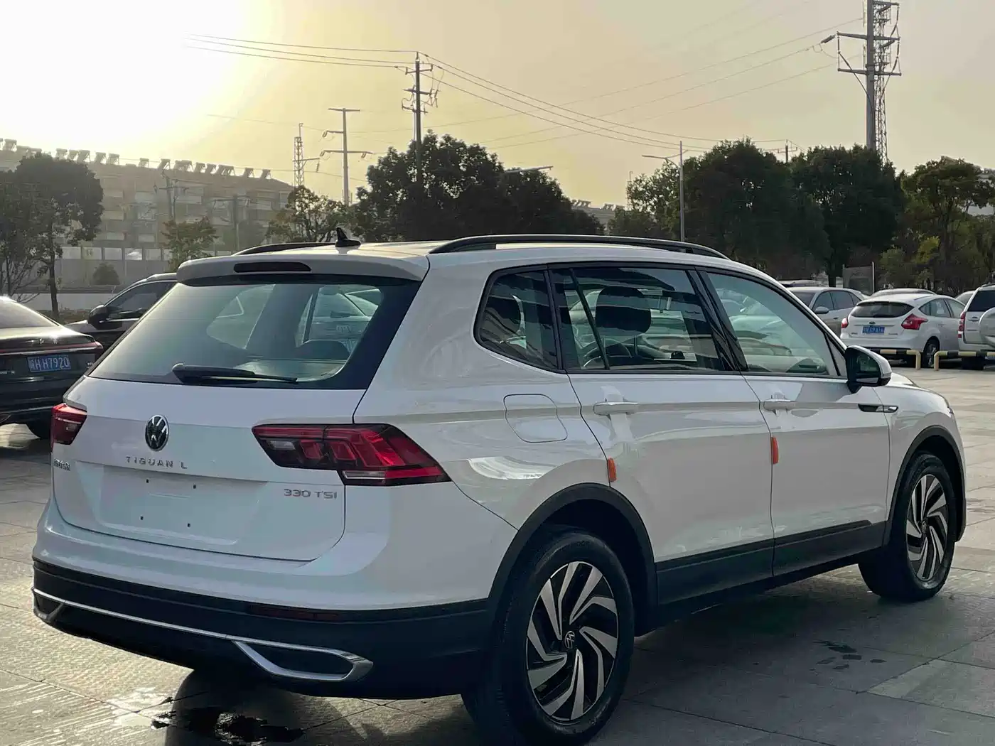 Volkswagen Tiguan L 2022 330TSI Automatic 2WD Comfort Edition фото 6