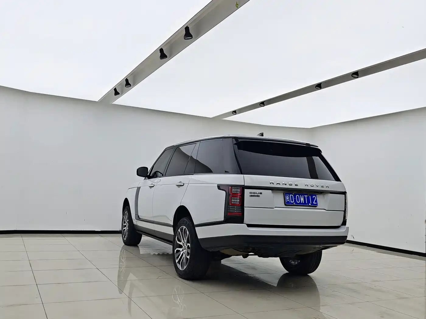 Photo 7 - Land Rover Range Rover