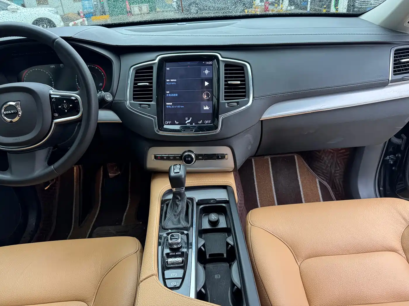 Фото 11 - Volvo XC90
