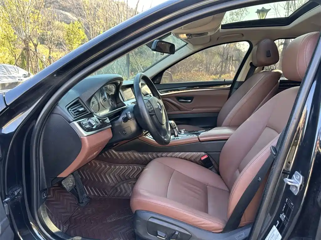 BMW 5 Series 2014 525Li Leading фото 22