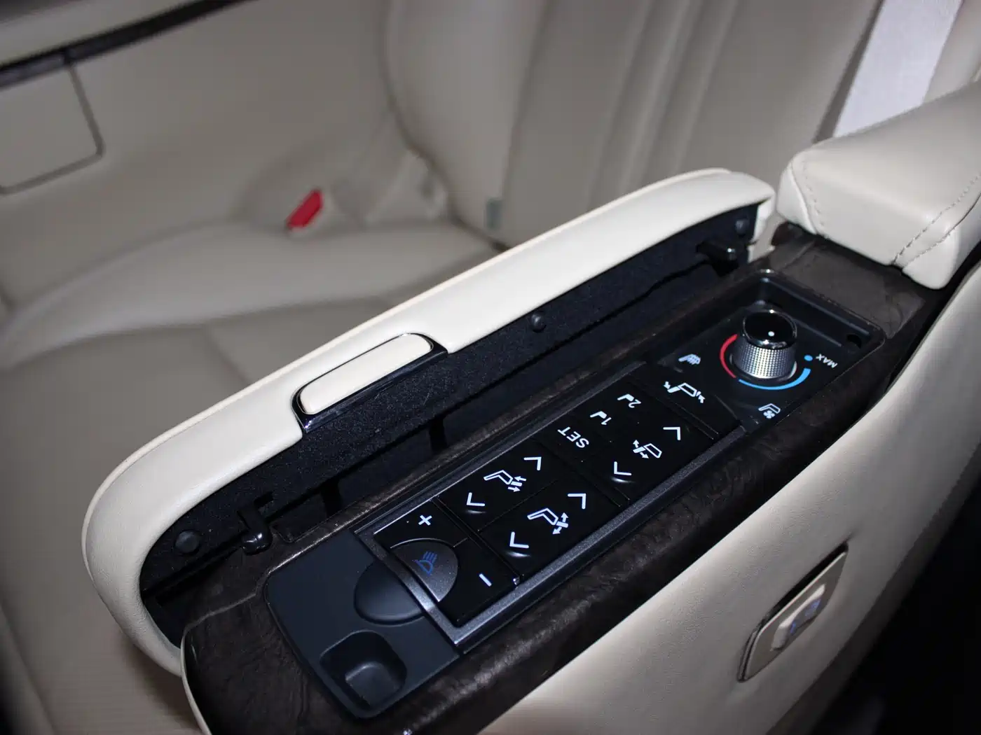 Toyota Alphard 2020 Hybrid 2.5L Premium Edition фото 14