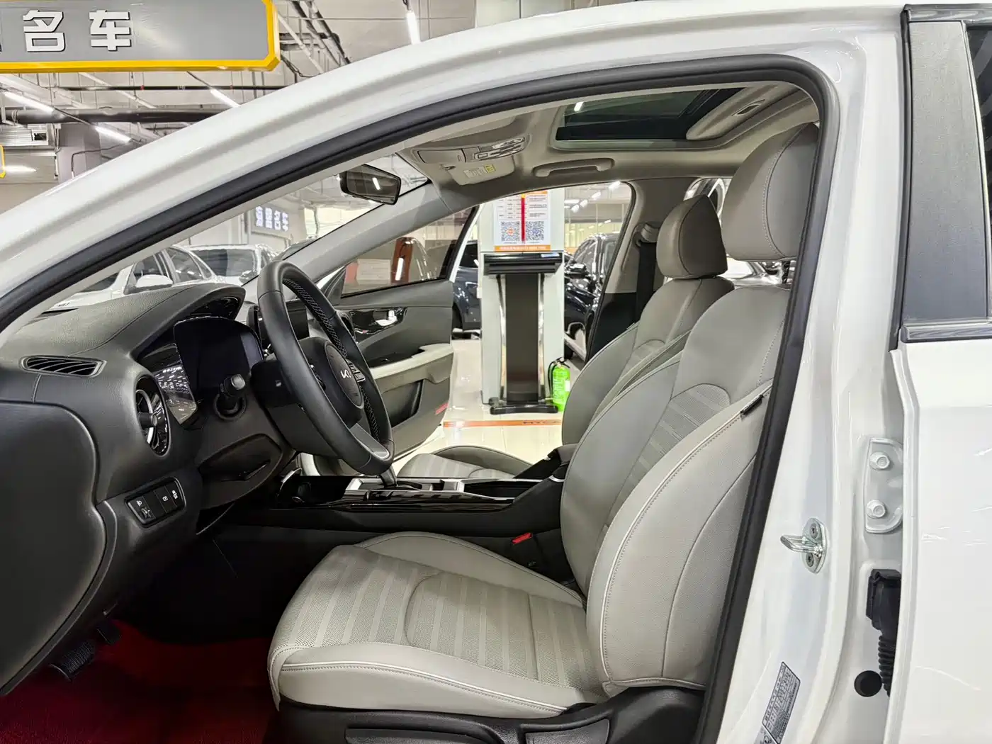 Kia K3 2023 Model 1.5L CVT Luxury Edition фото 7