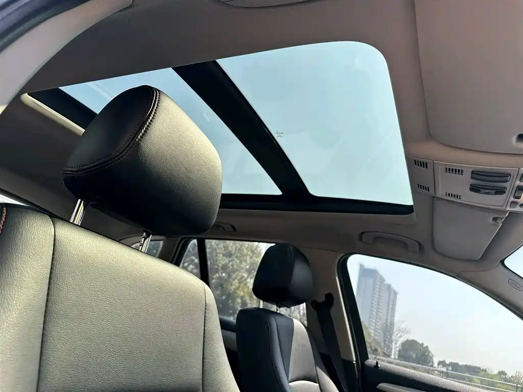 BMW X1 2014 sDrive18i Fashion Edition фото 7