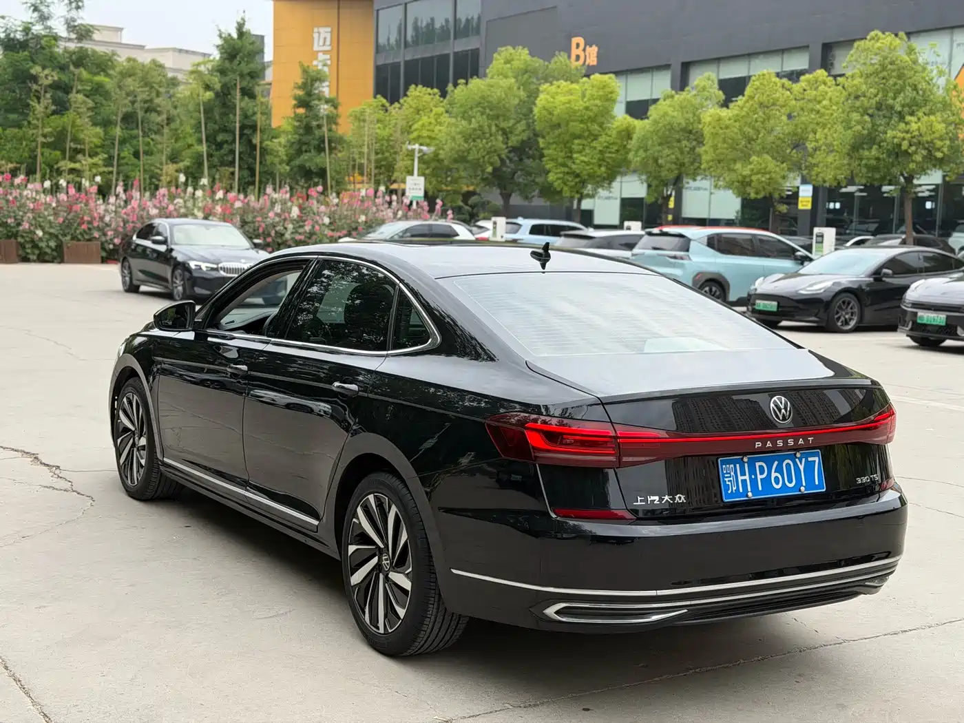 Volkswagen Passat 2022 330TSI Elite Edition фото 15