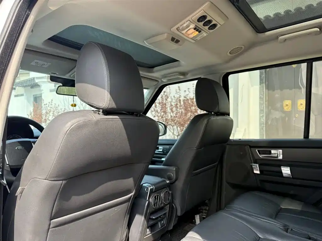 Land Rover Discovery 2015 3.0 SDV6 HSE Diesel фото 35