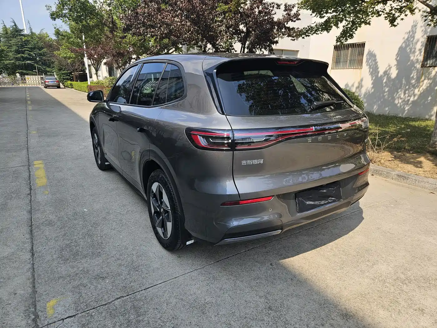 Фото 2 - Geely Galaxy Galaxy E5