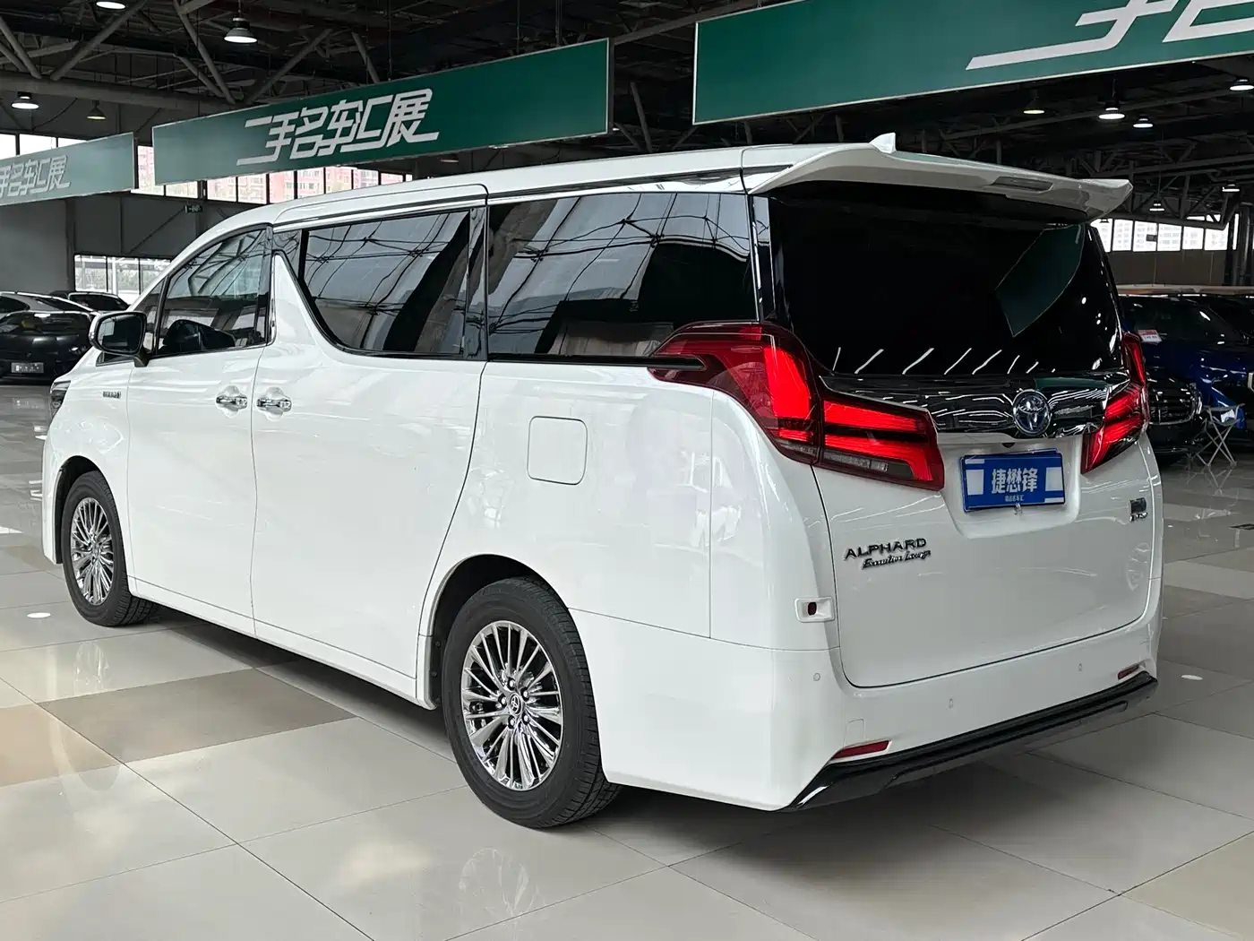 Toyota Alphard 2020 Hybrid 2.5L Premium Edition фото 6