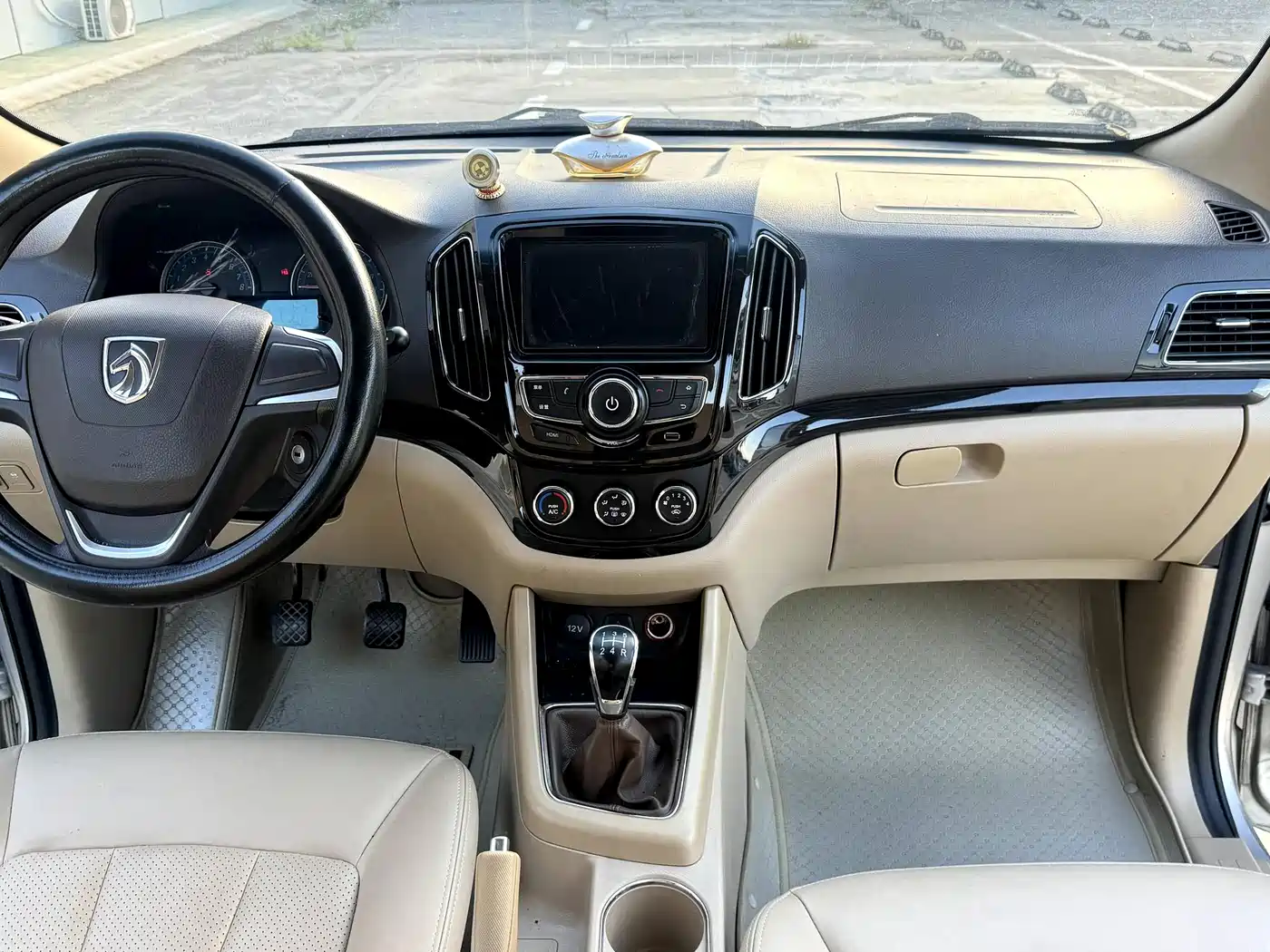 Baojun 730 2015 2014 1.5L Manual Comfort 7-seater