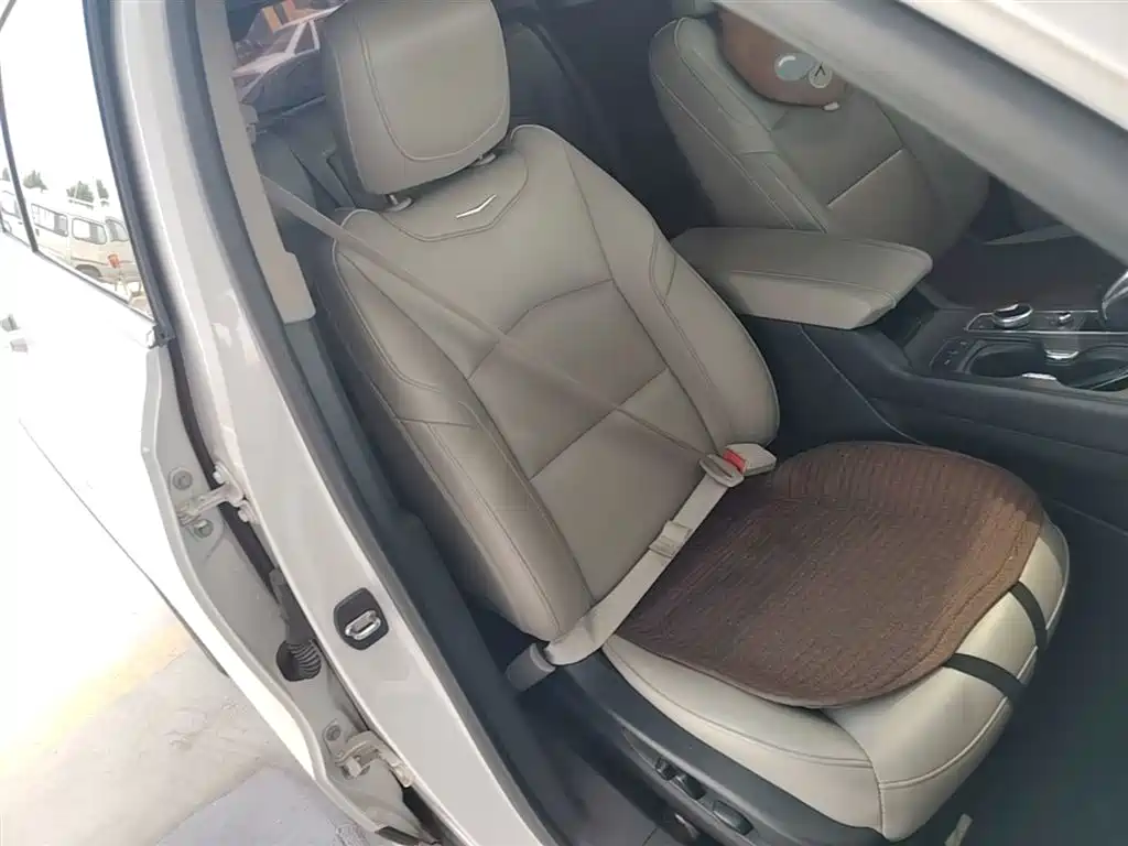 Cadillac XT4 2018 Model 28T 2WD Luxury фото 25