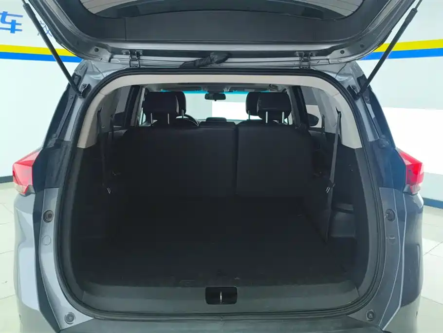 Chevrolet Volando 2018 Redline 530T Auto Premium Edition (5+2 seater) China V фото 4