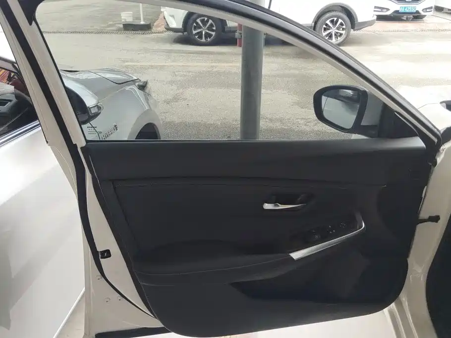 Nissan SYLPHY, миниатюра 7