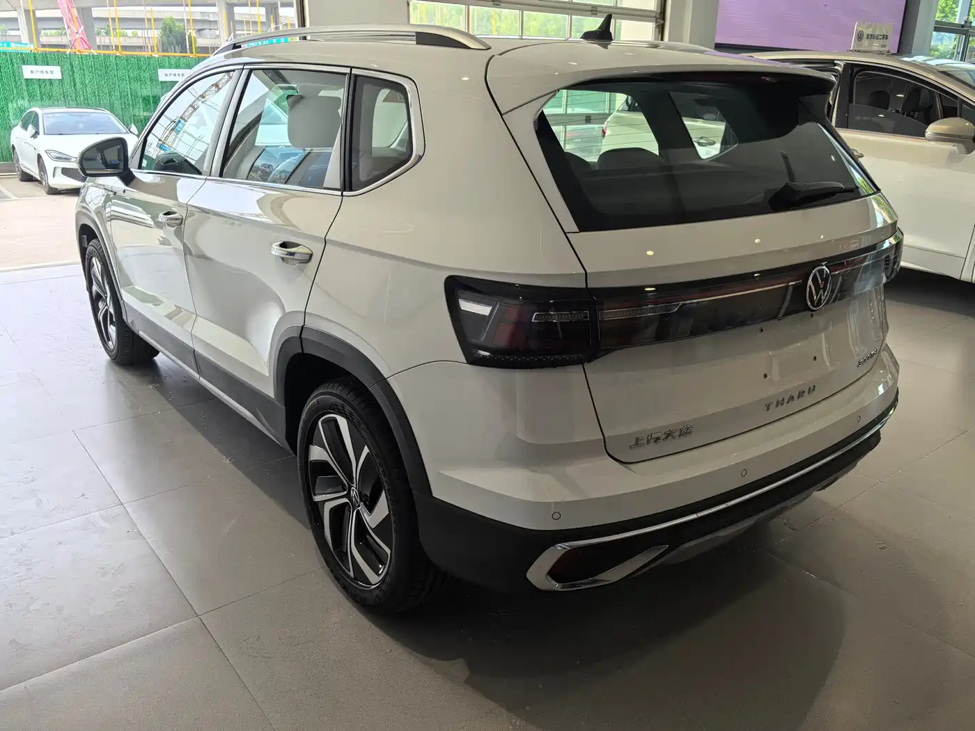 Volkswagen Tharu 2026 2024 300TSI 2WD Full Moon Edition
