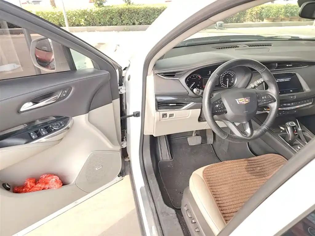 Cadillac XT4 2018 Model 28T 2WD Luxury фото 16