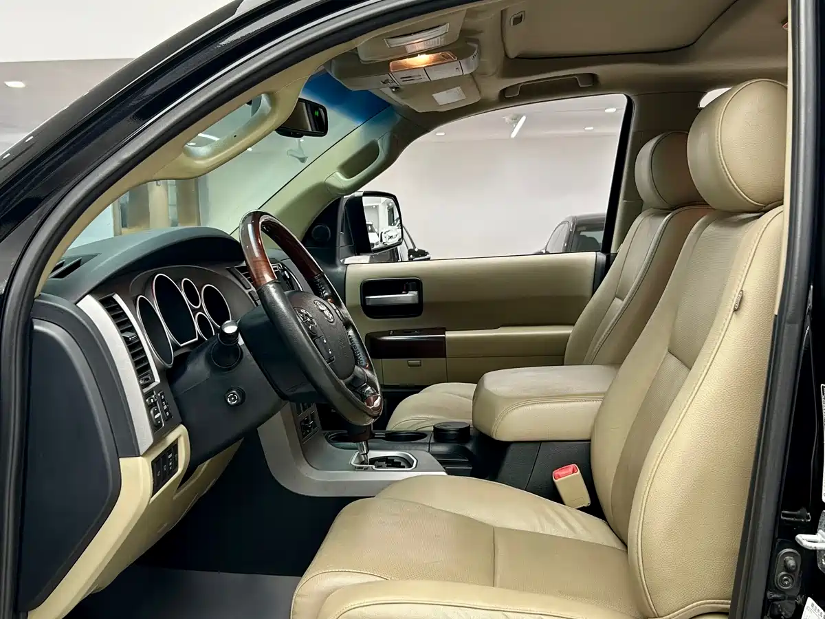 Toyota Sequoia 2010 5.7 Platinum Edition фото 8