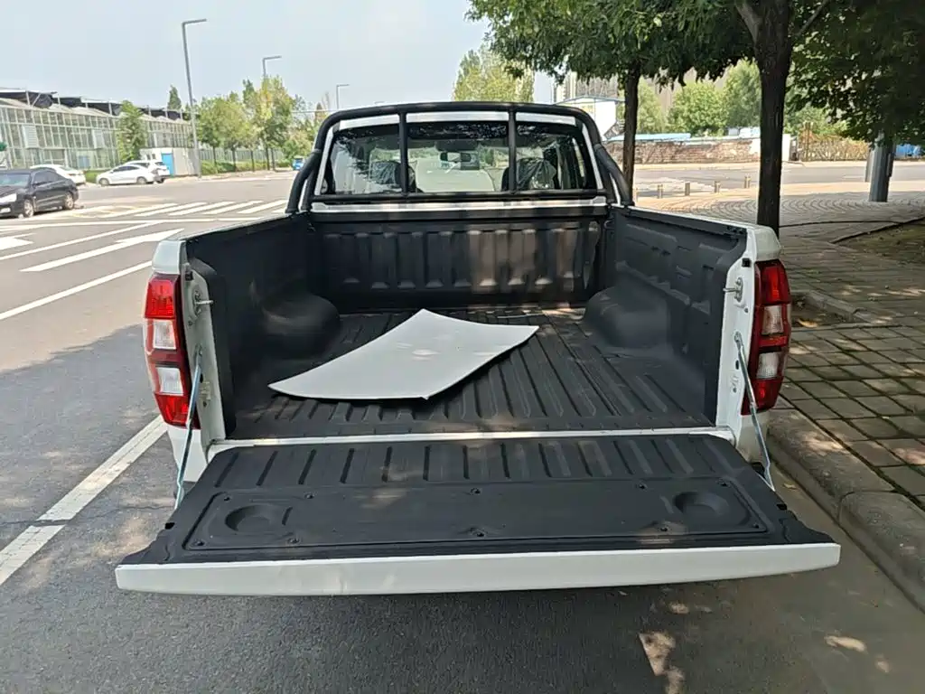 Jiangling Baodian 2025 2025 Model 2.5T Manual Diesel 4WD Long Wheelbase Flatbed