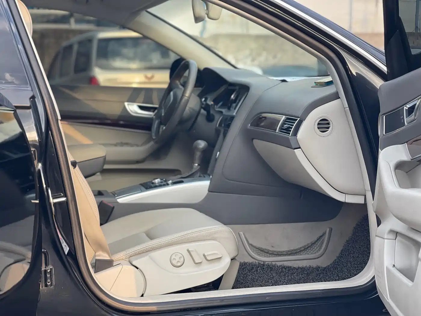 Photo 8 - Audi A6L