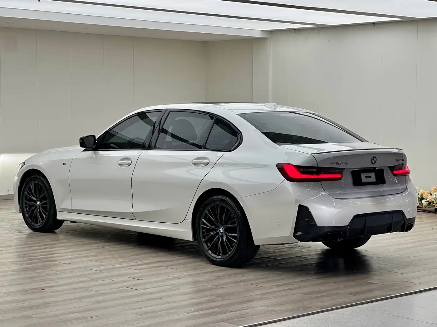 BMW 3 Series 2024 325Li M Sport Shadowline Package фото 23