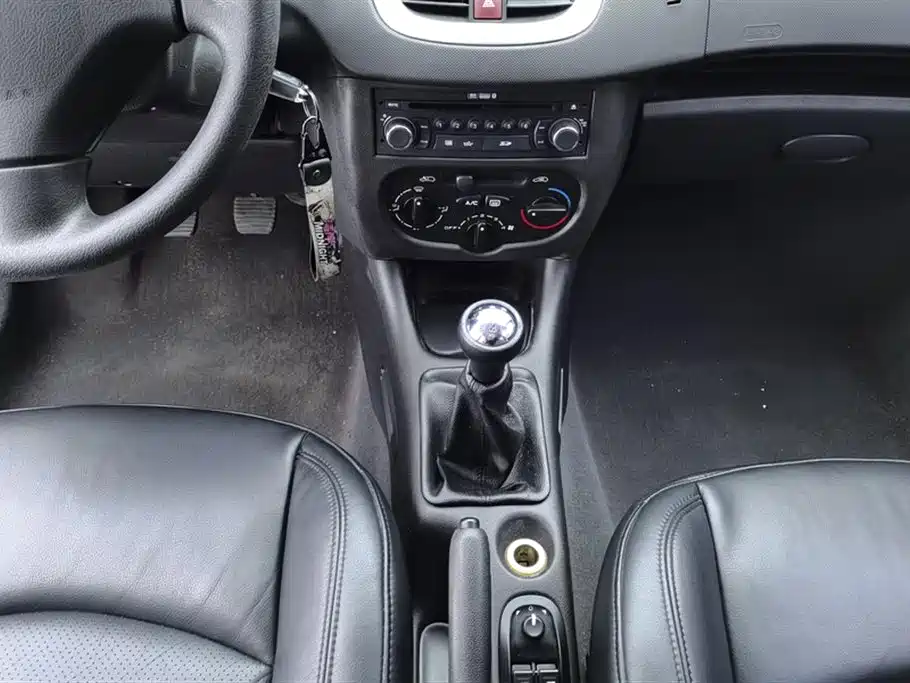 Peugeot 207 2011 Hatchback 1.4L Manual Joy Edition фото 16