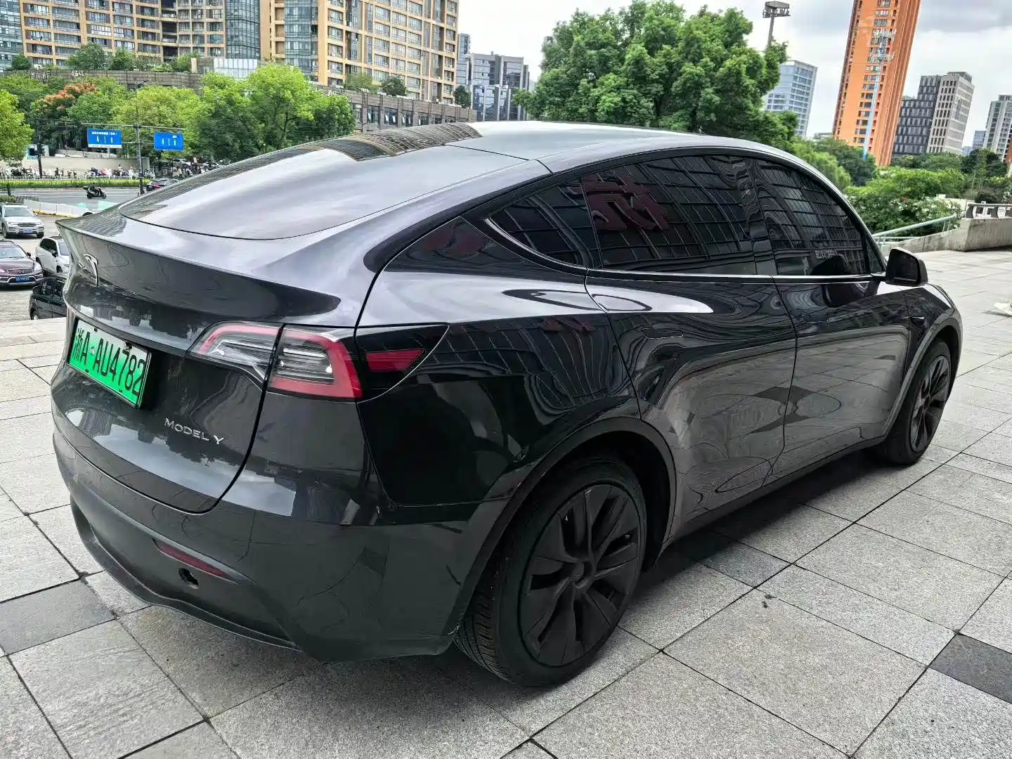 Photo 10 - Tesla Model Y