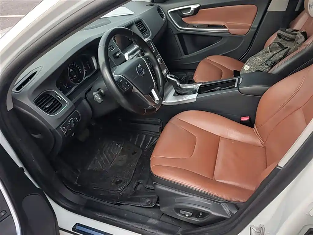 Фото 15 - Volvo S60