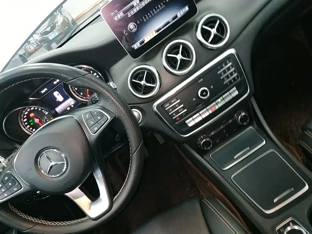 Mercedes-Benz GLA 2018 GLA 200 Fashion фото 6