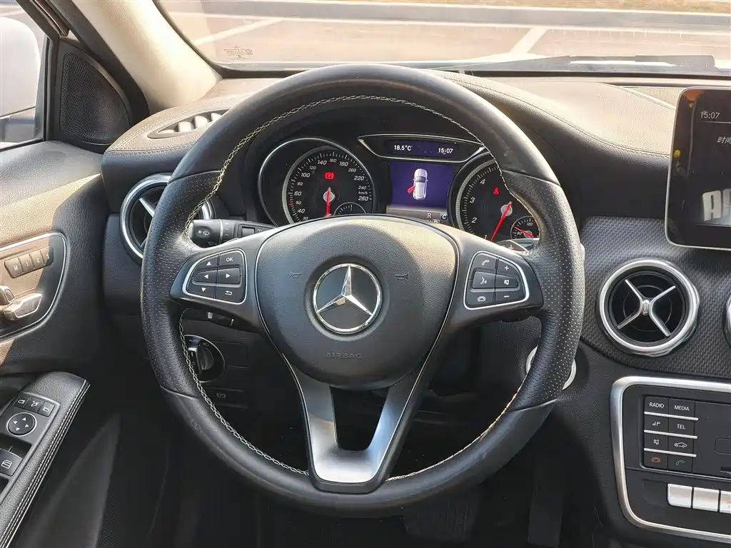 Mercedes-Benz GLA 2018 GLA 200 Fashion фото 25