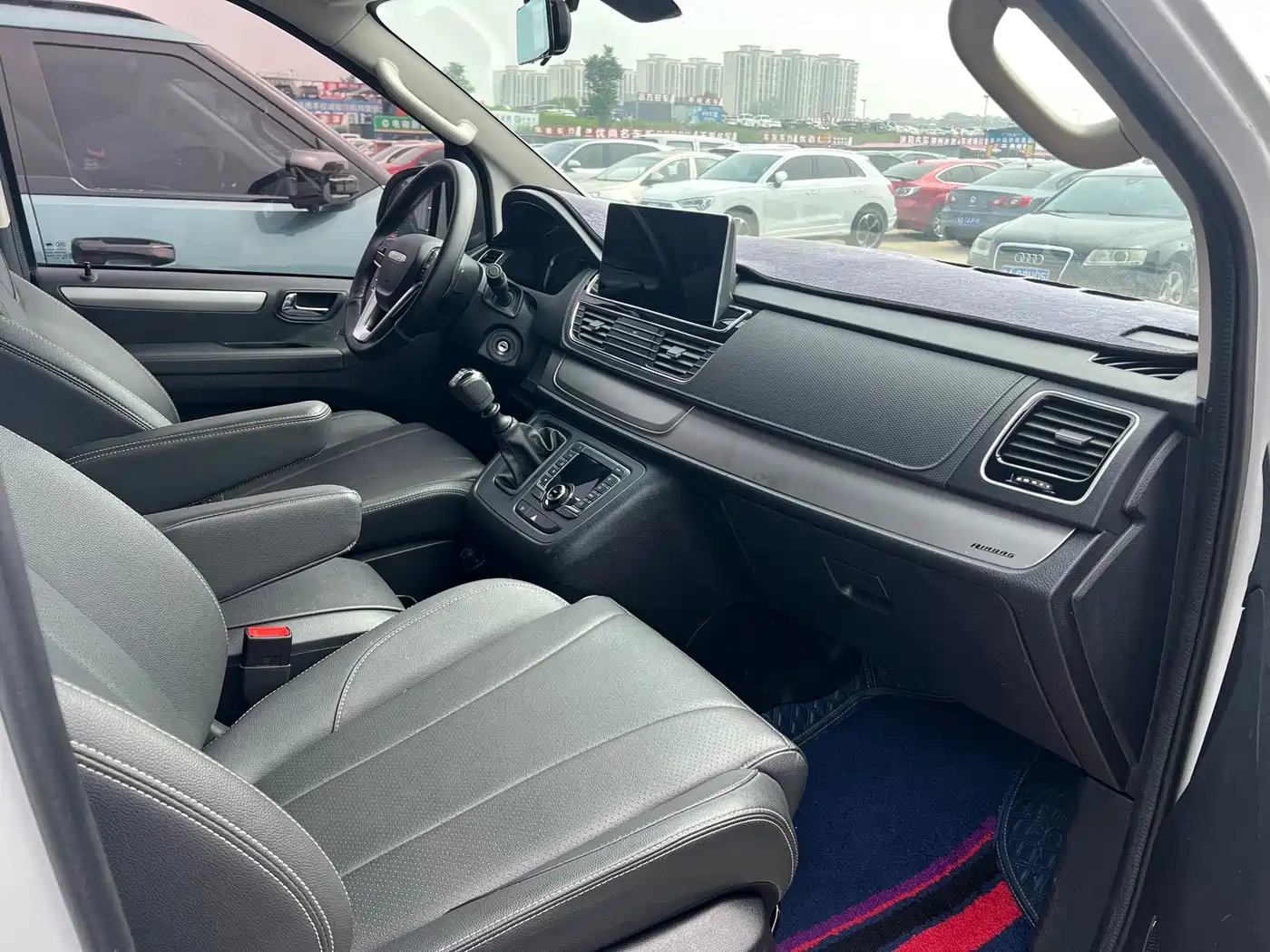 SAIC Maxus Maxus G20 2023 ES 2.0T Diesel Manual Premium Edition фото 4