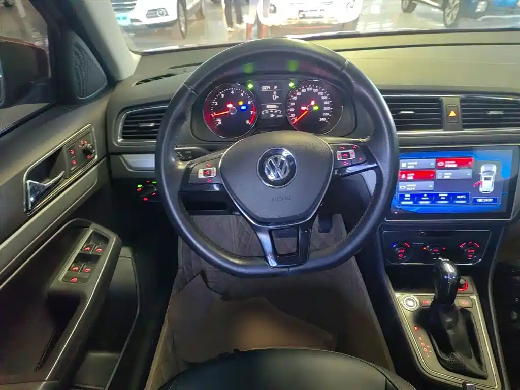 Volkswagen Lavida Tour 2017 230TSI DSG Comfort Edition фото 8